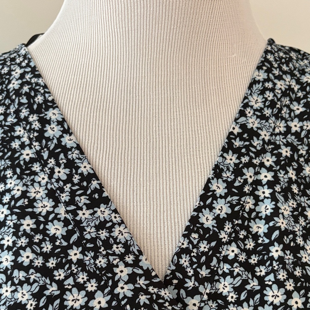 Chaus Black & White Daisy-Print V-Neck Blouse - Picture 3 of 7